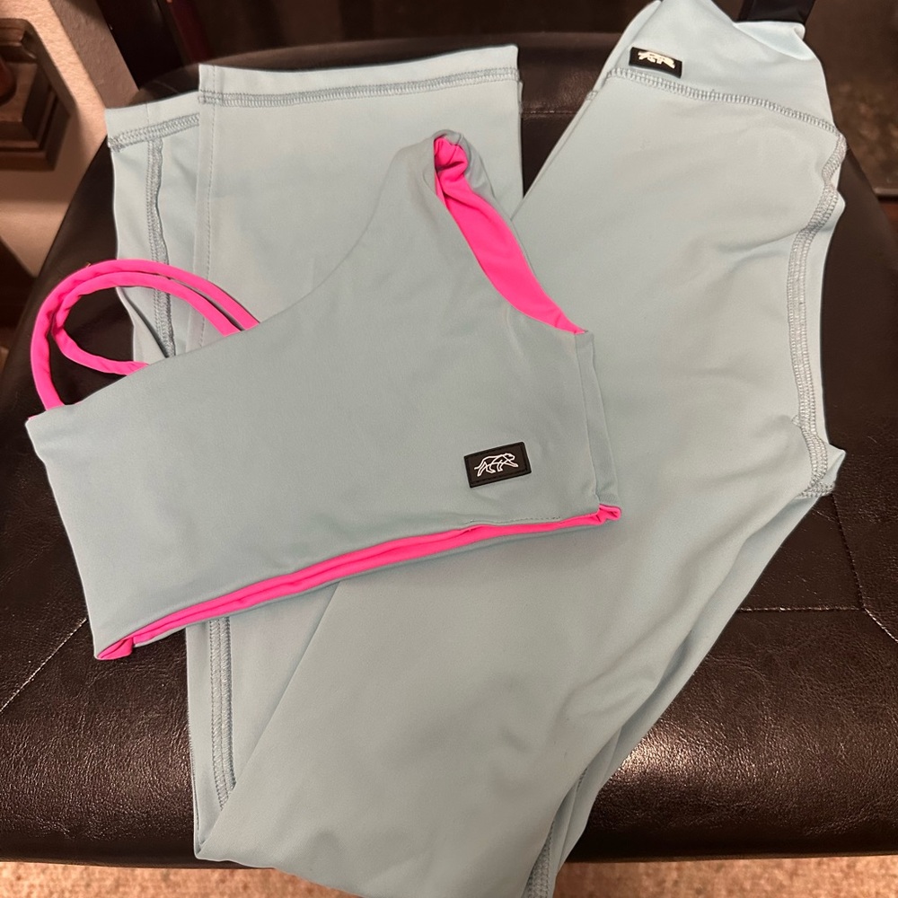 Tiger Friday CM split flare set Dance Wear